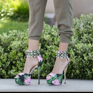 Reduced! Shoe Dazzle Sabella tropical heels